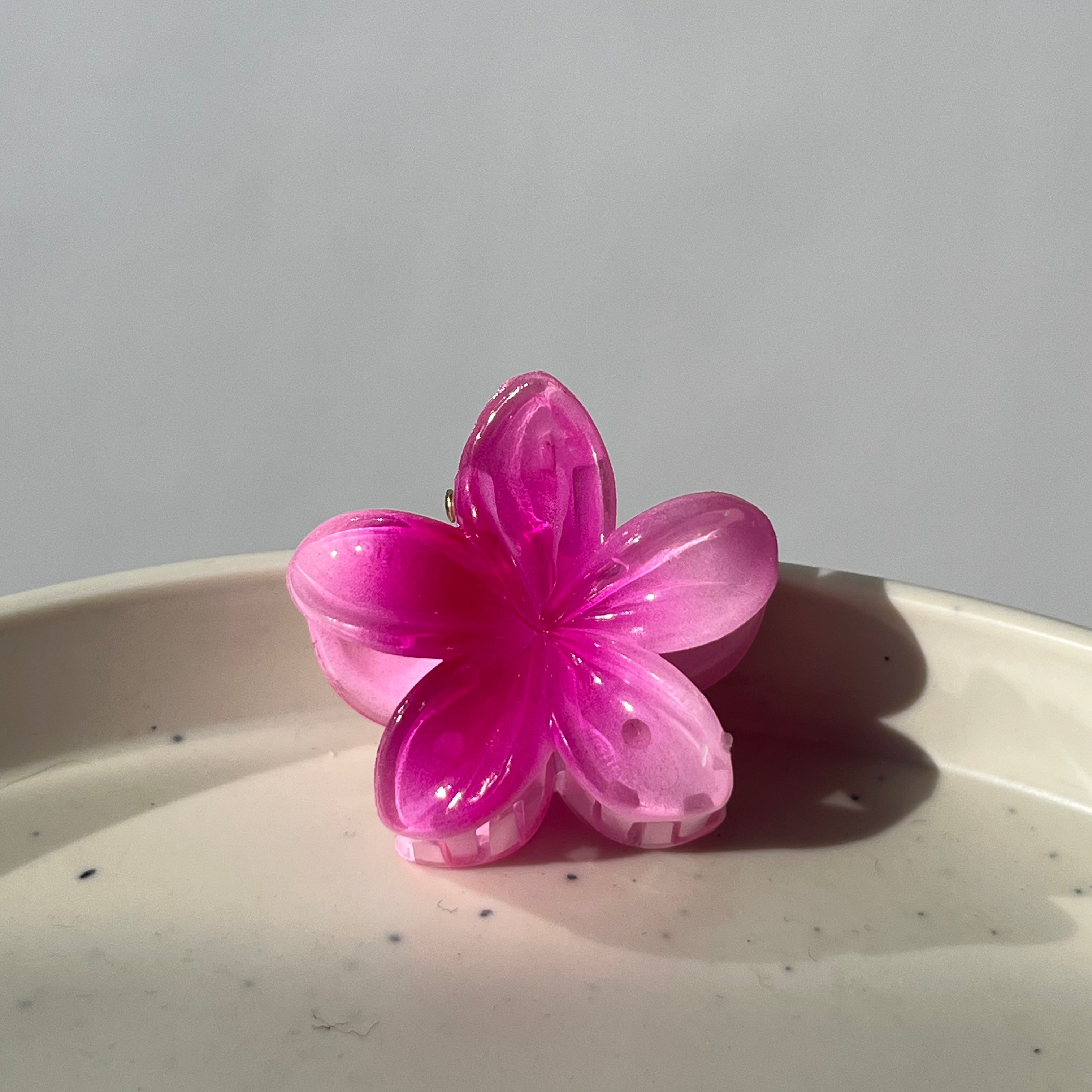 Hawaiian Flower Claw Clip - Medium Size, Tropical Vibes